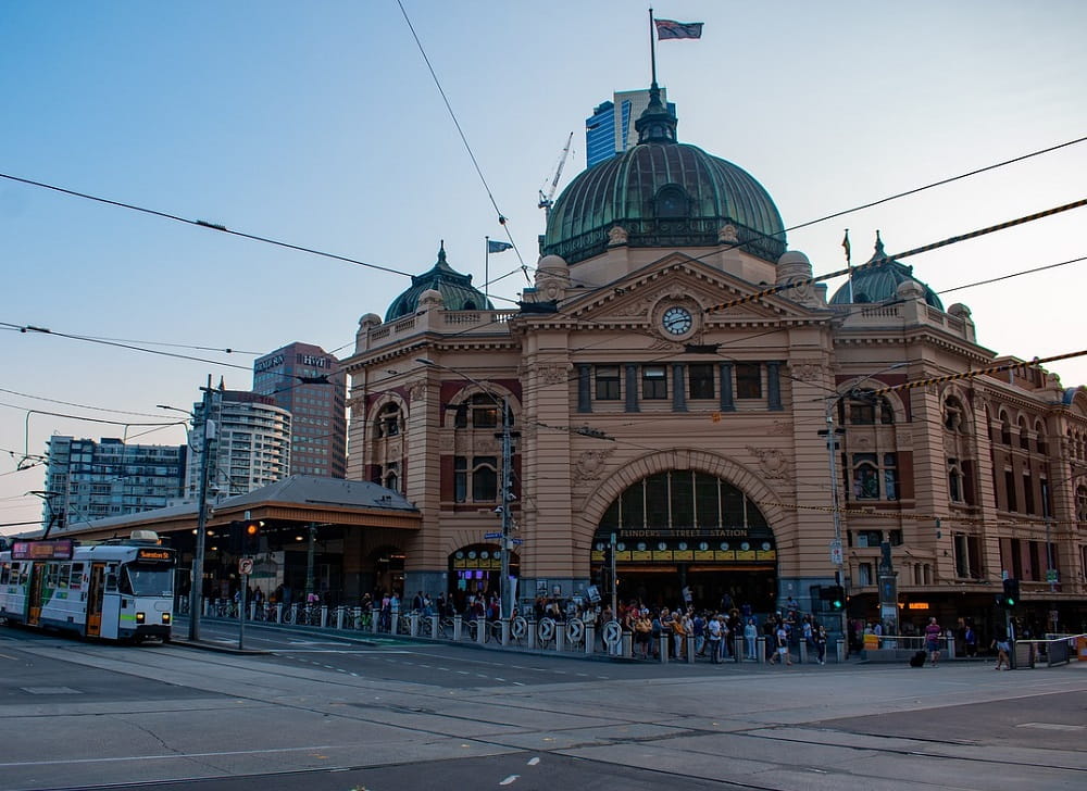 flinders street railway station melbourne